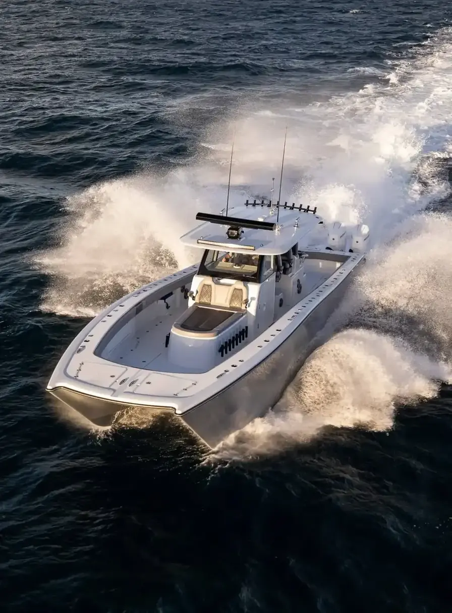 Cubierta de una embarcación de pesca equipada
